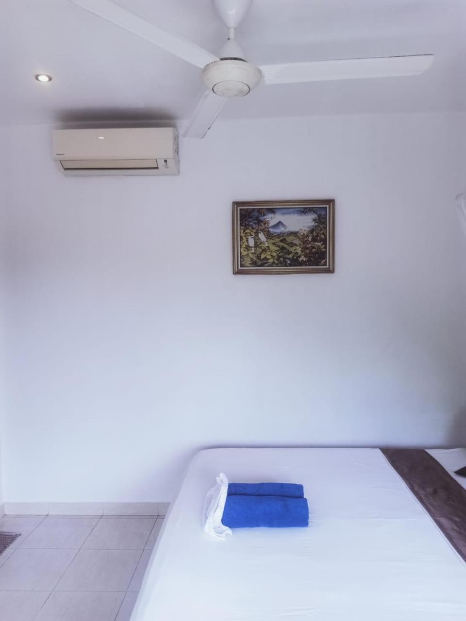 Fishermen'S Guesthouse Amed Esterno foto